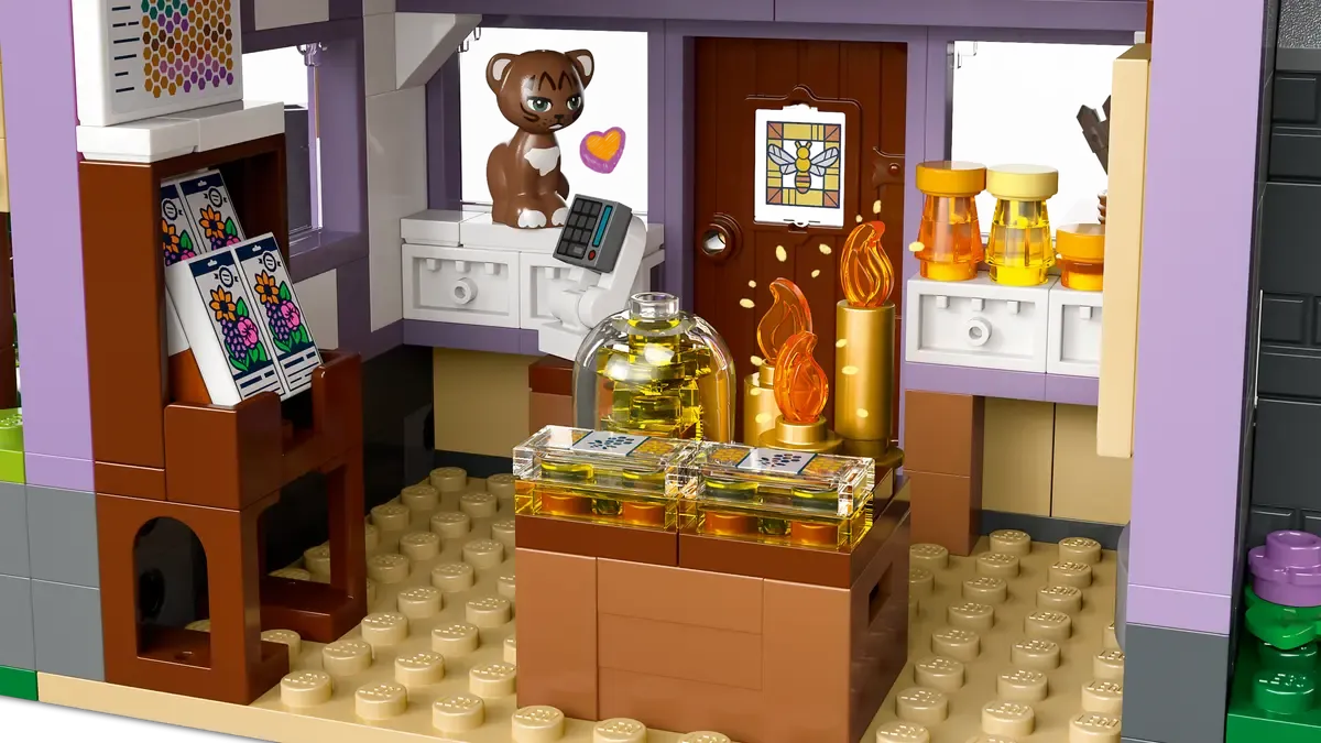 Lego Friends Beekeepers' House and Flower Garden 42669