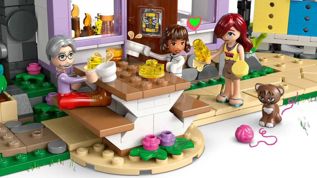 Lego Friends Beekeepers' House and Flower Garden 42669