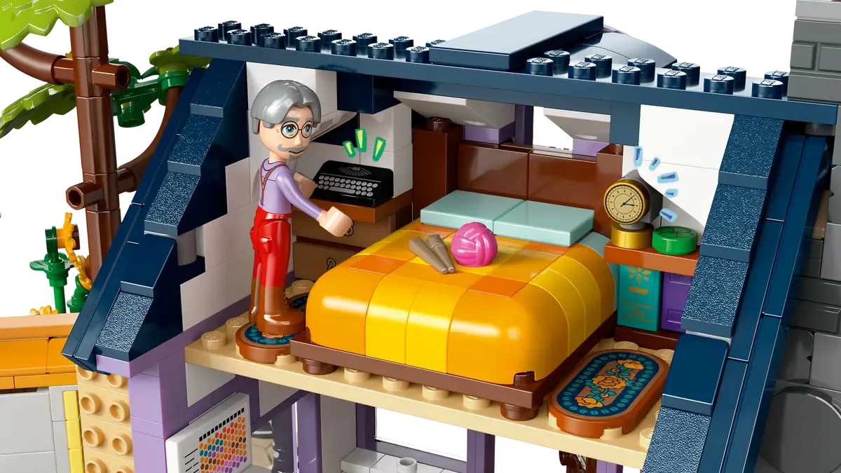 Lego Friends Beekeepers' House and Flower Garden 42669
