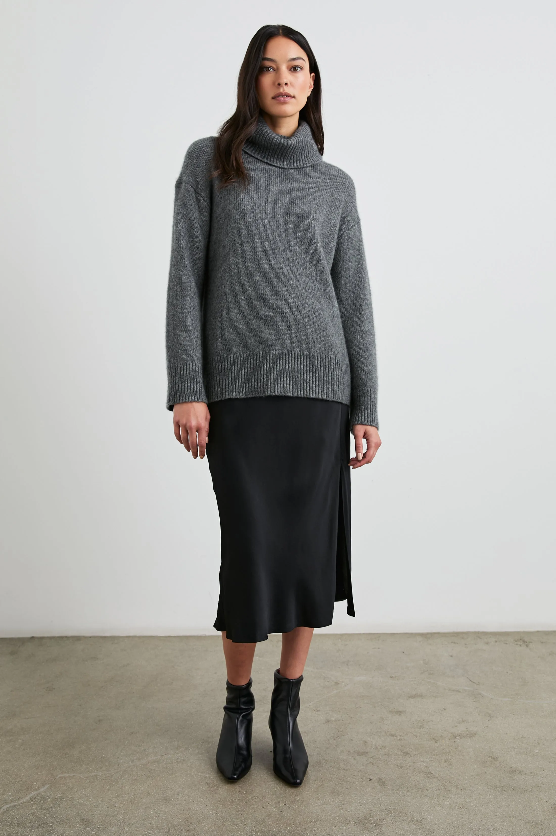 MAYA SKIRT - BLACK Rails