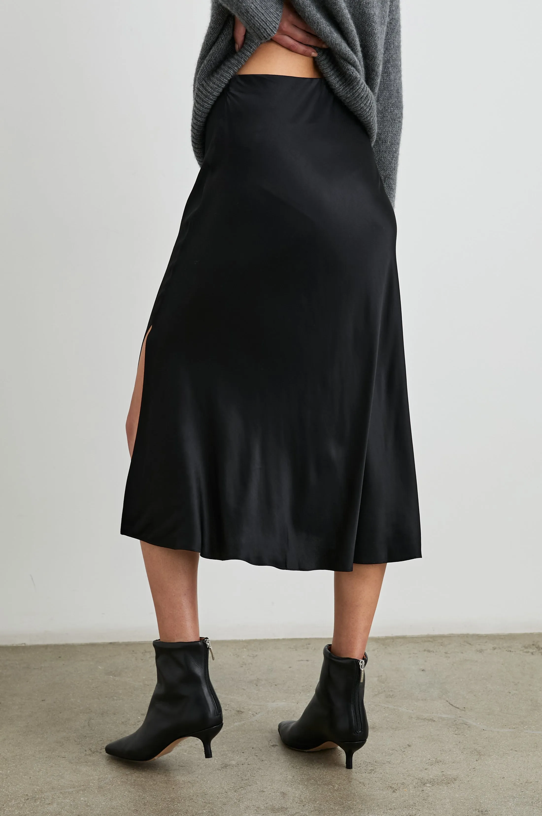 MAYA SKIRT - BLACK Rails