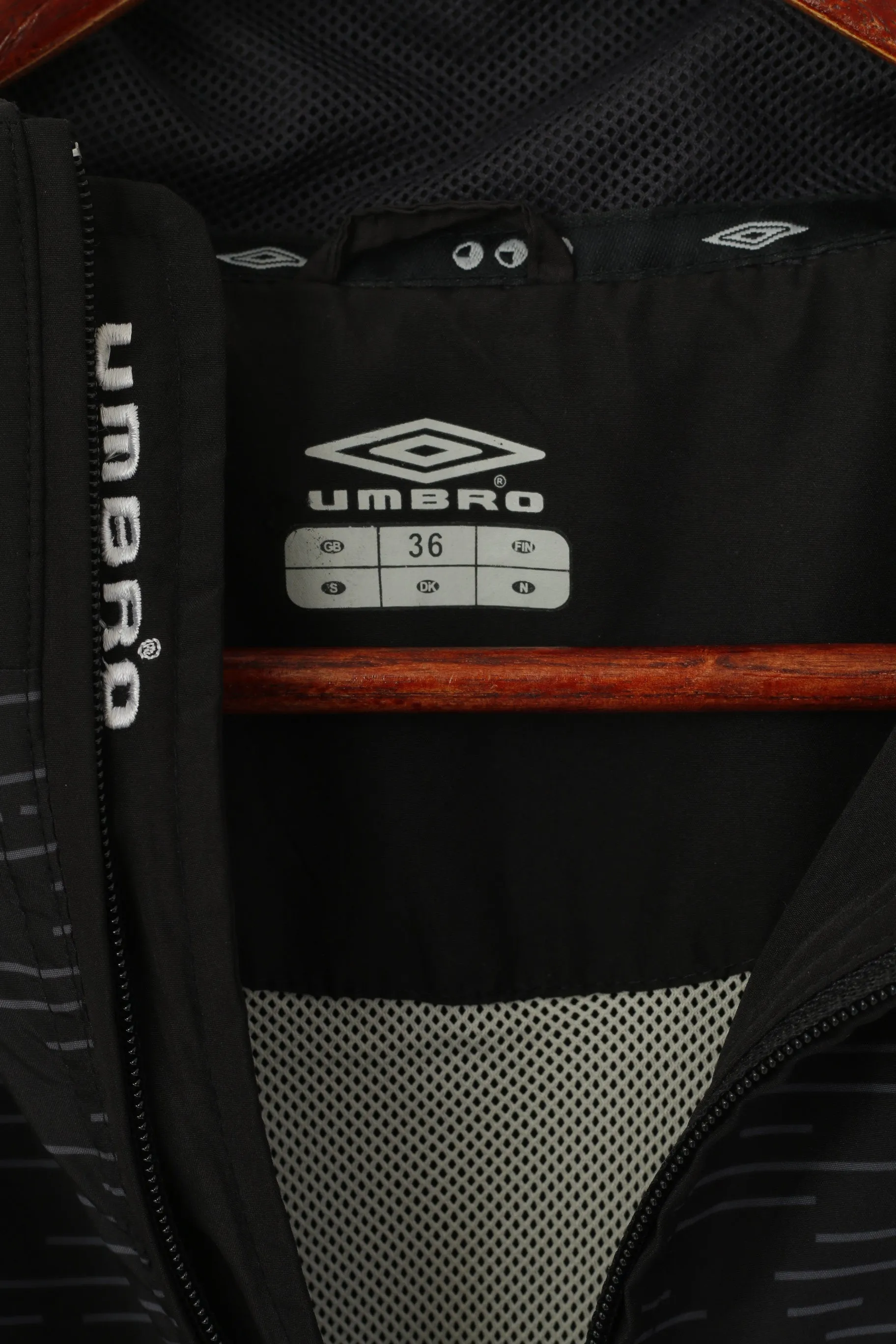 Umbro Men 36 S Jacket Black Activewear Full Zipper Pro Training Teamwear Top