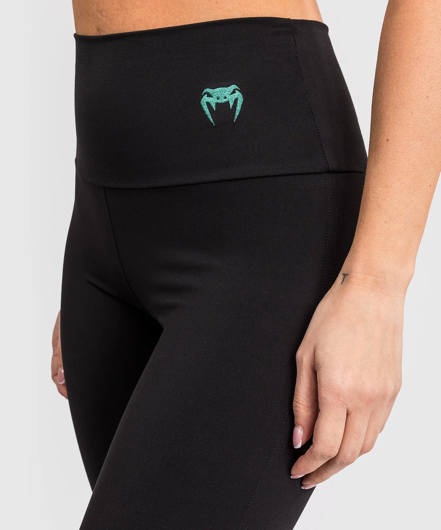 Venum Boxing Classic Women’s Compression Shorts - Black